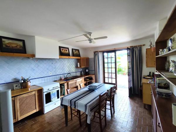 Maison de campagne avec vue imprenable sur les Pyrénées avec jardin et piscine