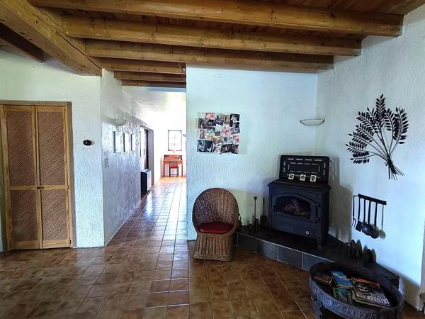 Maison de campagne avec vue imprenable sur les Pyrénées avec jardin et piscine