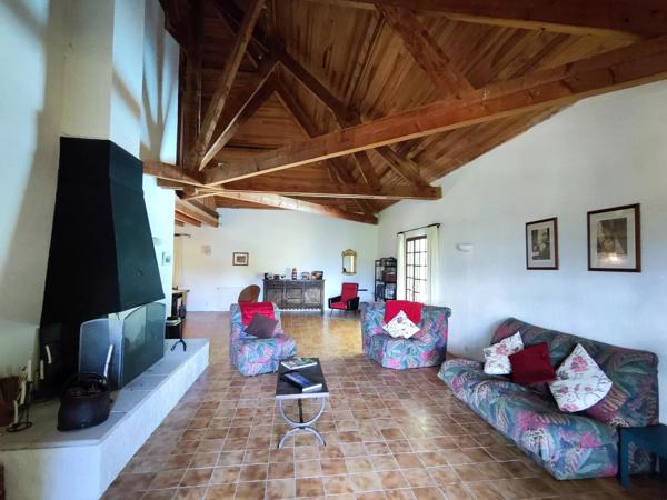 Maison de campagne avec vue imprenable sur les Pyrénées avec jardin et piscine