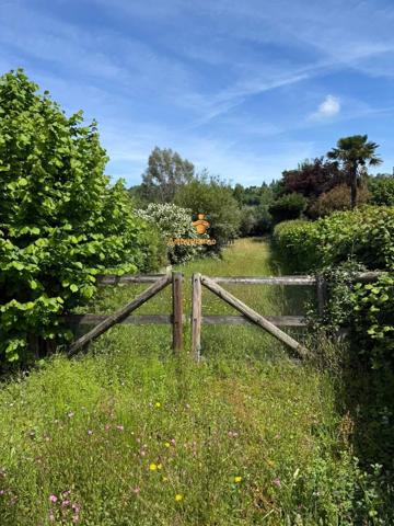 Vente                                                      Terrain
                        
                                         1995 m2                     à Arcizac-Ez-Angles