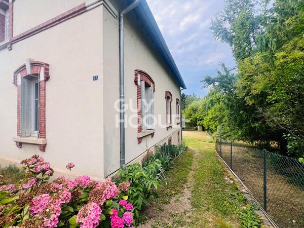 Maison spacieuse à vendre à Toulon-sur-Arroux - 155 000 