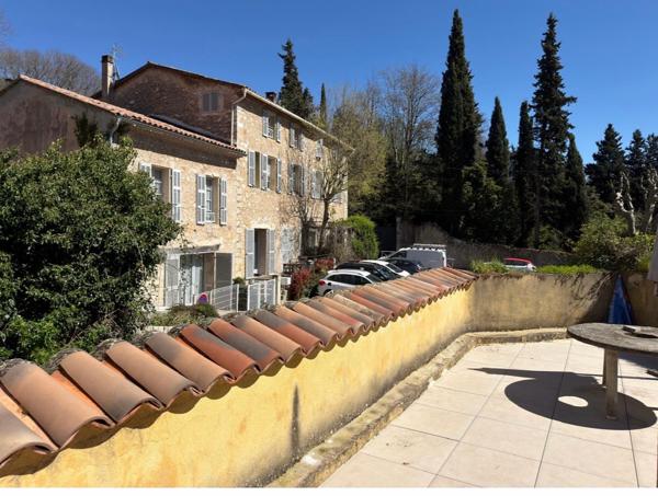 Signes (83870) T2 43m2 avec terrasse village de Signes