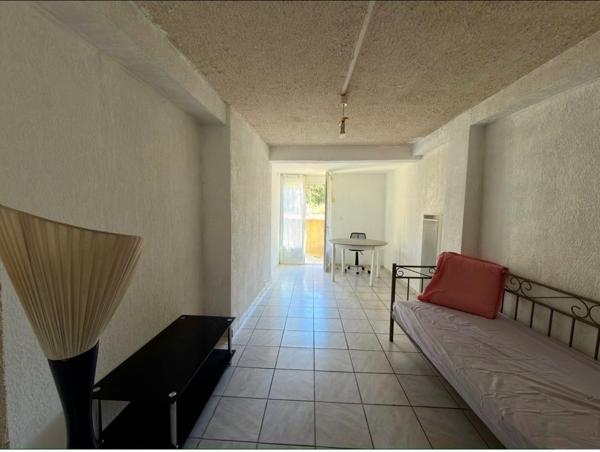 Signes (83870) T2 43m2 avec terrasse village de Signes