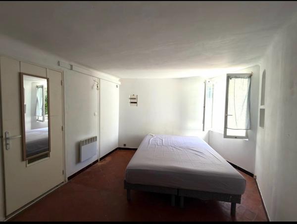 Signes (83870) T2 43m2 avec terrasse village de Signes