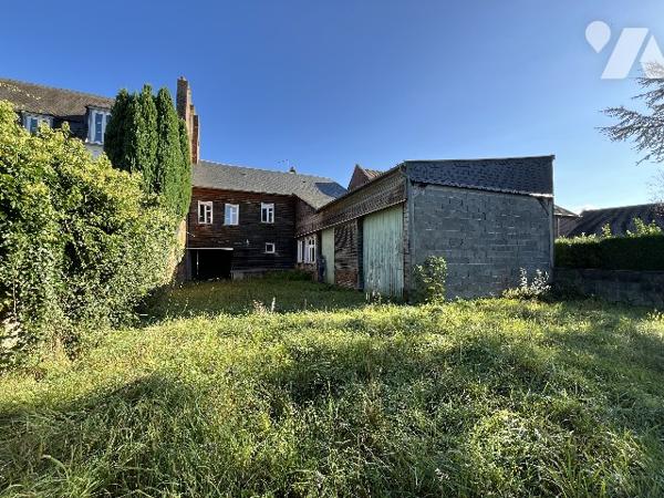 Immeuble mixte commerce et habitation à AUMALE