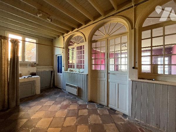 Immeuble mixte commerce et habitation à AUMALE