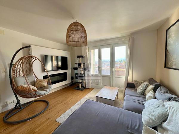 Appartement T4- Balcon et vue Pyrénées