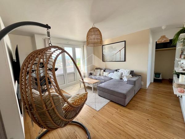 Appartement T4- Balcon et vue Pyrénées