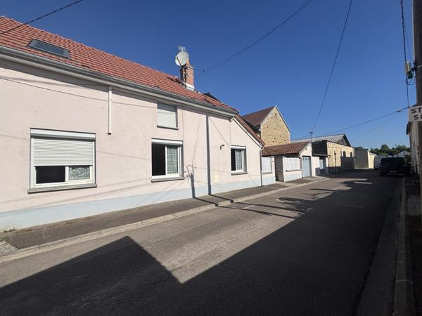 SAINTE-COLOMBE-SUR-SEINE : Maison de village de 85 m² avec deux garages et un terrain non attenant  Sainte-Colombe-sur-Seine (21400)