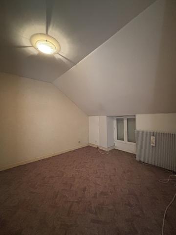 SAINTE-COLOMBE-SUR-SEINE : Maison de village de 85 m² avec deux garages et un terrain non attenant  Sainte-Colombe-sur-Seine (21400)