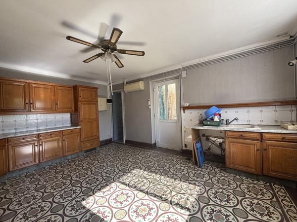 SAINTE-COLOMBE-SUR-SEINE : Maison de village de 85 m² avec deux garages et un terrain non attenant  Sainte-Colombe-sur-Seine (21400)