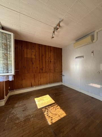 SAINTE-COLOMBE-SUR-SEINE : Maison de village de 85 m² avec deux garages et un terrain non attenant  Sainte-Colombe-sur-Seine (21400)