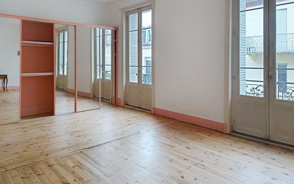 Appartement à vendre    2 pièces • 111,09 m2 Vichy