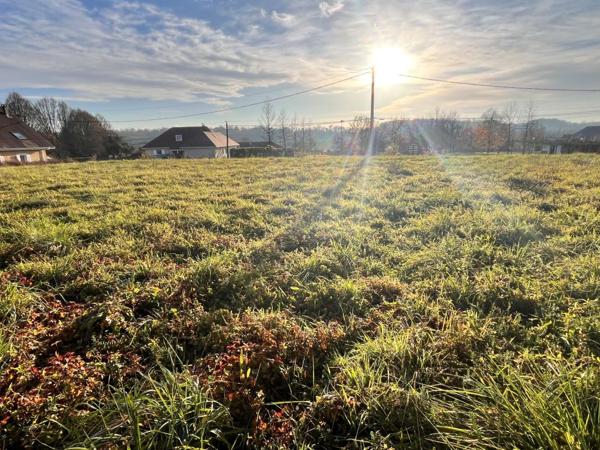 Terrain constructible de 1416 m2 à Urdès