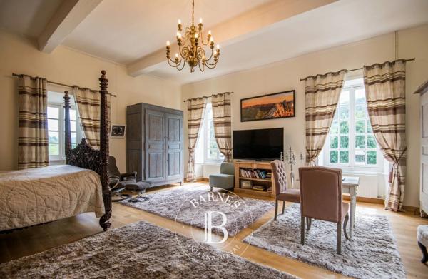 Aurillac, Château 14 Chambres -  1 200 m² à vendre