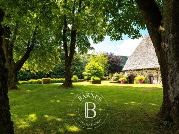 Aurillac, Château 14 Chambres -  1 200 m² à vendre