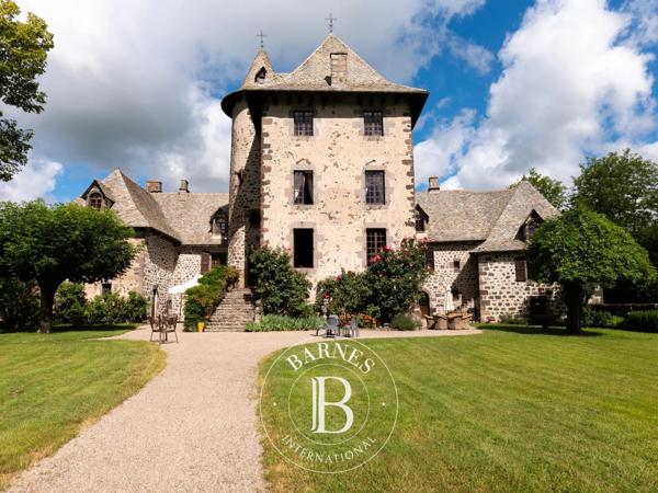 Aurillac, Château 14 Chambres -  1 200 m² à vendre