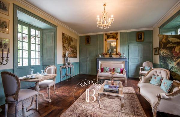 Aurillac, Château 14 Chambres -  1 200 m² à vendre