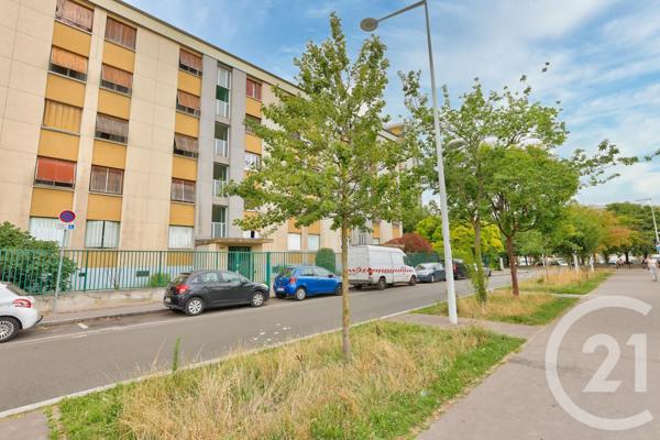 Appartement F3 à vendre  3 pièces - 50 m2 LA COURNEUVE - 93