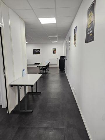bureau rénové de 115 m2 à vendre à Cergy au prix de 156000 euros