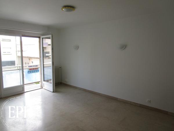 Appartement T2 emplacement de stationnement