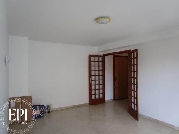 Appartement T2 emplacement de stationnement