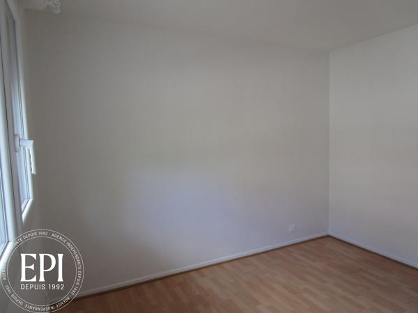 Appartement T2 emplacement de stationnement