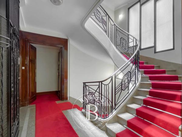 Paris 8ème, Appartement 1 Chambre -  55 m² à vendre