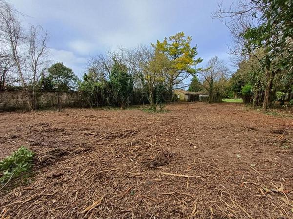 La Rochénard - Terrain à bâtir de 2 200m²