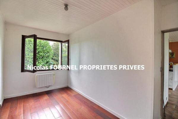 JONZIEUX 42660 Maison plain-pied exposée Sud édifiée sur vide sanitaire 82m² habitables 2 chambres sur 1295m² de terrain