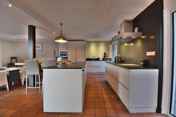 MAISON EN PIERRE 12 PIECES - 300 M²