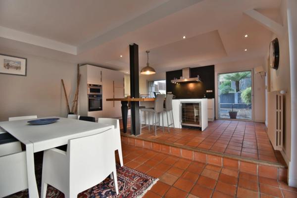 MAISON EN PIERRE 12 PIECES - 300 M²