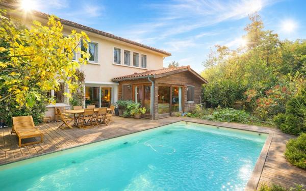 Maison à vendre    6 pièces •  Tassin-la-Demi-Lune