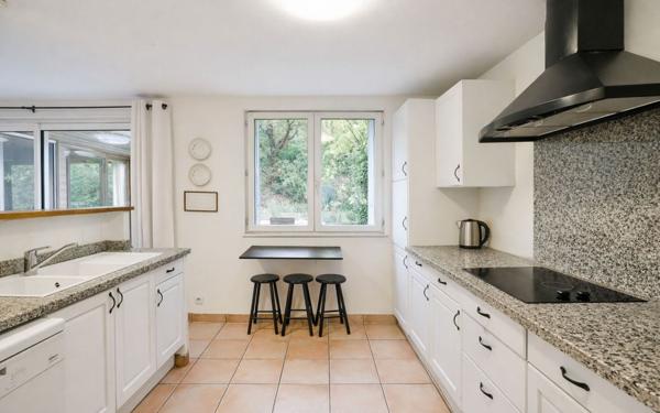 Maison à vendre    6 pièces •  Tassin-la-Demi-Lune