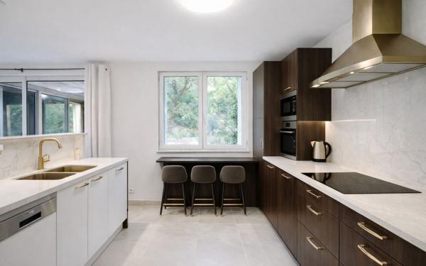 Maison à vendre    6 pièces •  Tassin-la-Demi-Lune