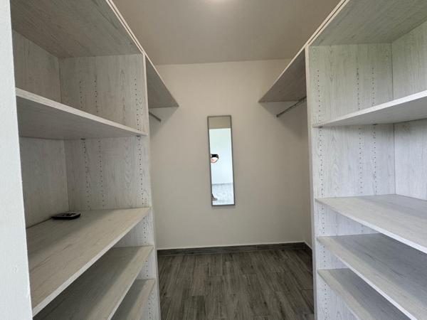 Lotissement privé à Petit-Bourg - Grande villa avec piscine