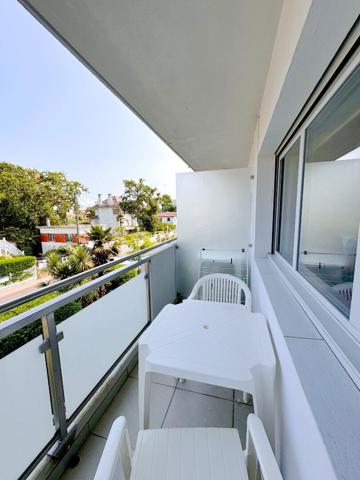 Exclusivité : Studio Cabine 100m du Bassin. aperçu bassin !