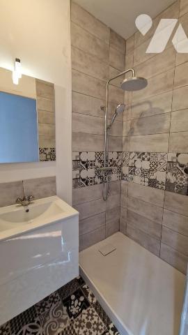 MAISON JOLIEMENT RENOVEE DE 3 CHAMBRES AVEC JARDIN