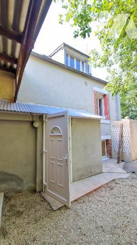 MAISON JOLIEMENT RENOVEE DE 3 CHAMBRES AVEC JARDIN