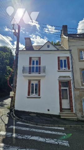 MAISON JOLIEMENT RENOVEE DE 3 CHAMBRES AVEC JARDIN