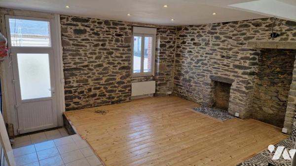 MAISON JOLIEMENT RENOVEE DE 3 CHAMBRES AVEC JARDIN