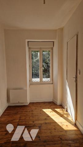 MAISON JOLIEMENT RENOVEE DE 3 CHAMBRES AVEC JARDIN