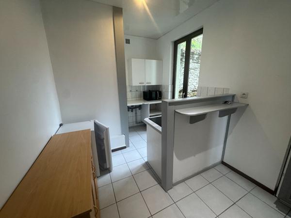 2 APPARTEMENTS T1 20 M² ET 23 M² OPPORTUNITE MONTBELIARD CENTRE 