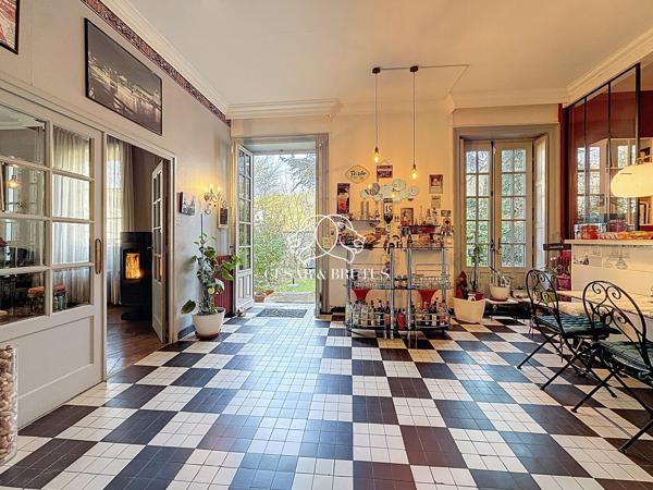 MAISON BOURGEOISE -274 m2- JARDIN