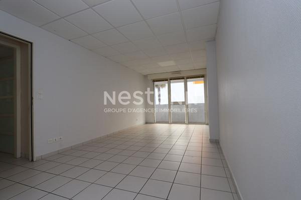 Quartier du Ruban Bleu - Local professionnel à usage commercial ou de bureaux 150 m²