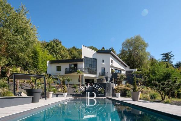 Limonest, Propriété 5 Chambres -  300 m² à vendre