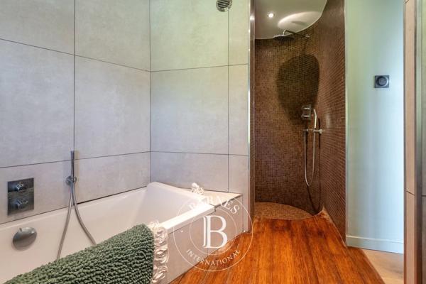 Limonest, Propriété 5 Chambres -  300 m² à vendre