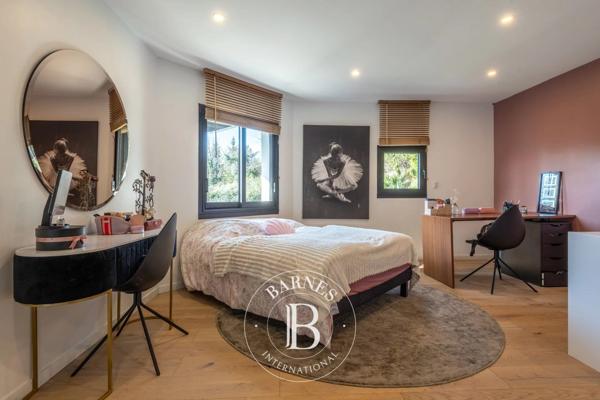 Limonest, Propriété 5 Chambres -  300 m² à vendre
