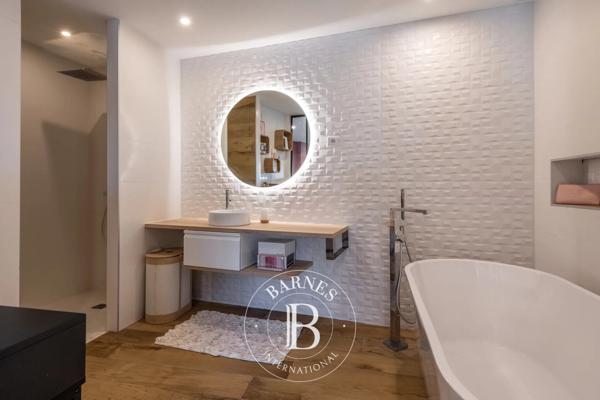 Limonest, Propriété 5 Chambres -  300 m² à vendre