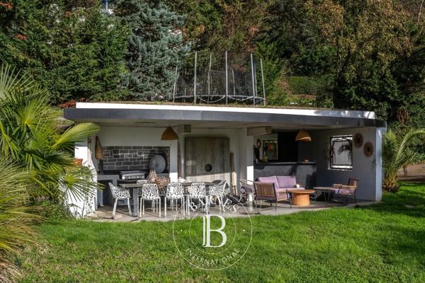 Limonest, Propriété 5 Chambres -  300 m² à vendre